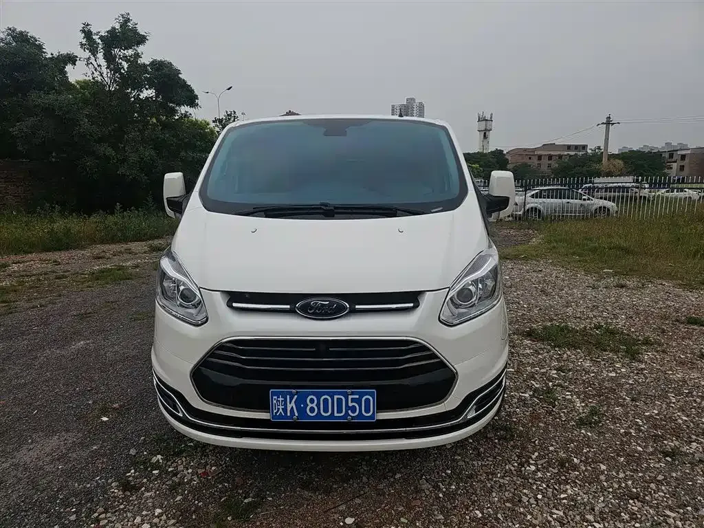 Ford Tourneo — фото 7