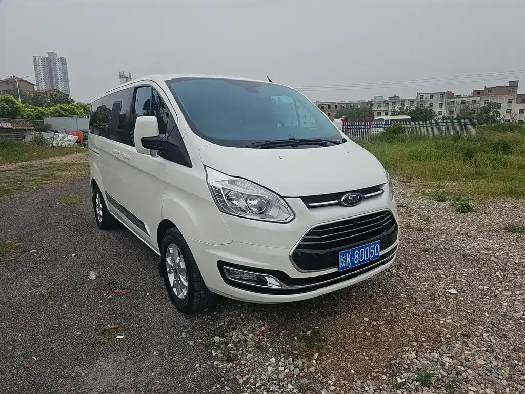 Ford Tourneo — фото 8