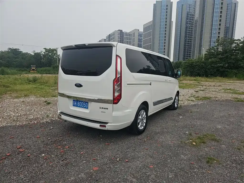 Ford Tourneo — фото 9
