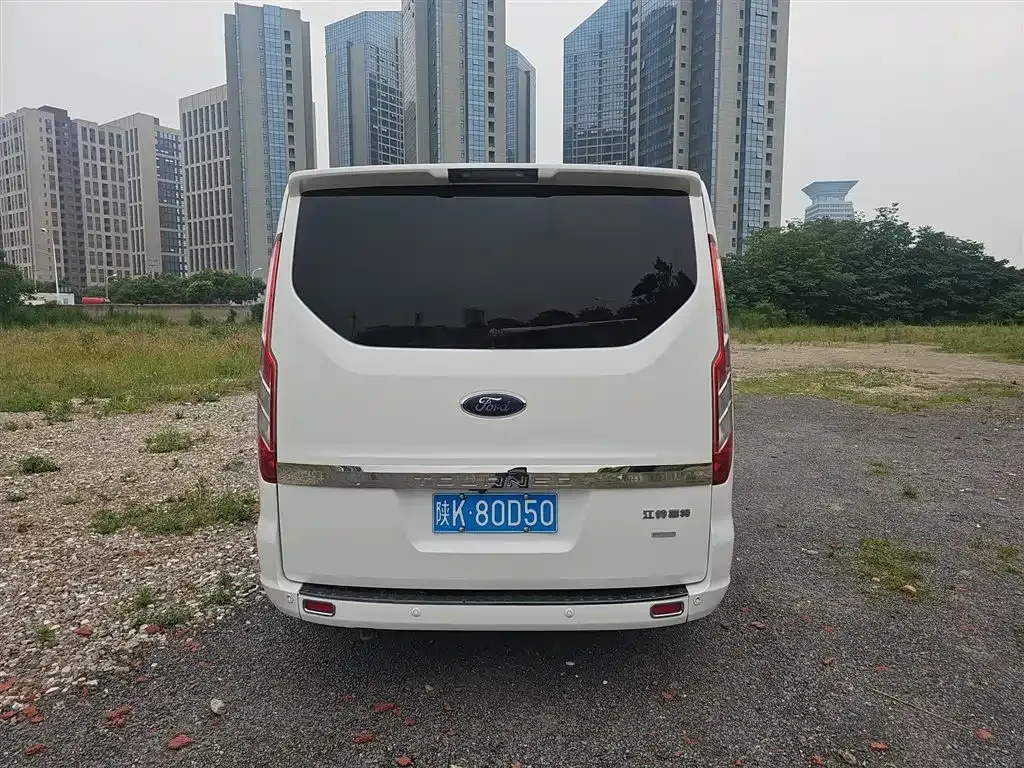 Ford Tourneo — фото 6