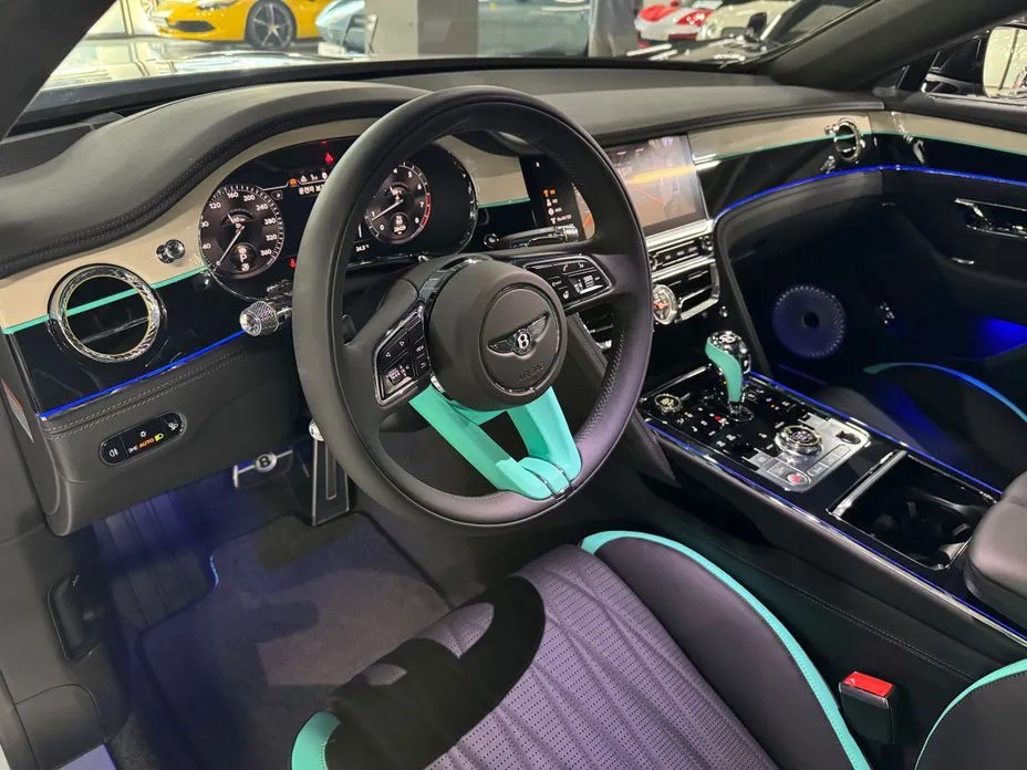 Bentley Flying Spur 2023 из KR, фото 8