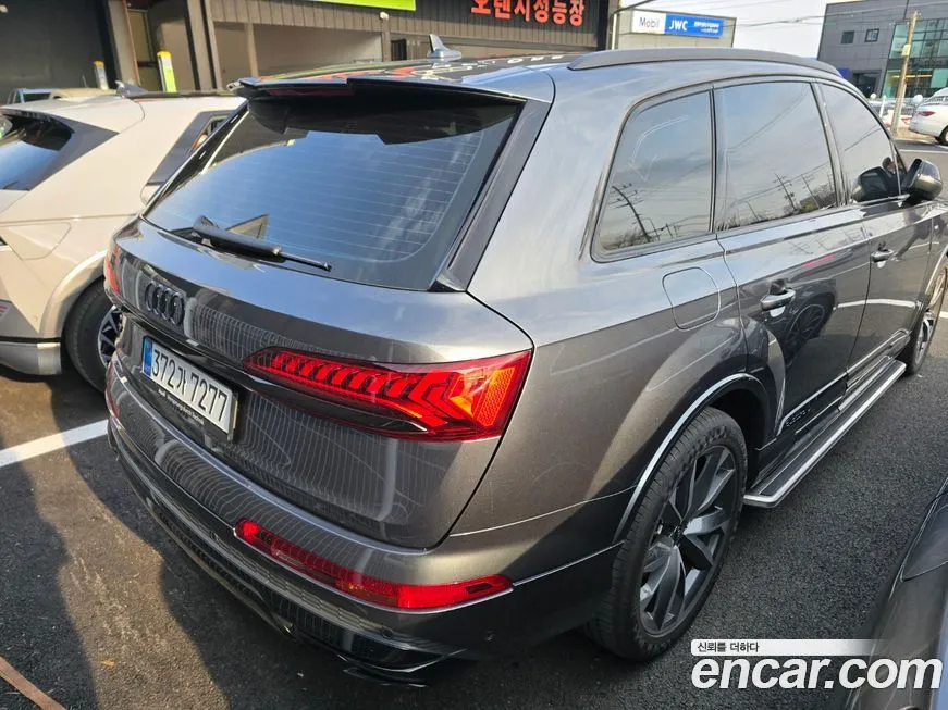 Audi Q7 2023 из KR, фото 4