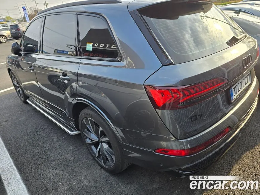 Audi Q7 2023 из KR, фото 5