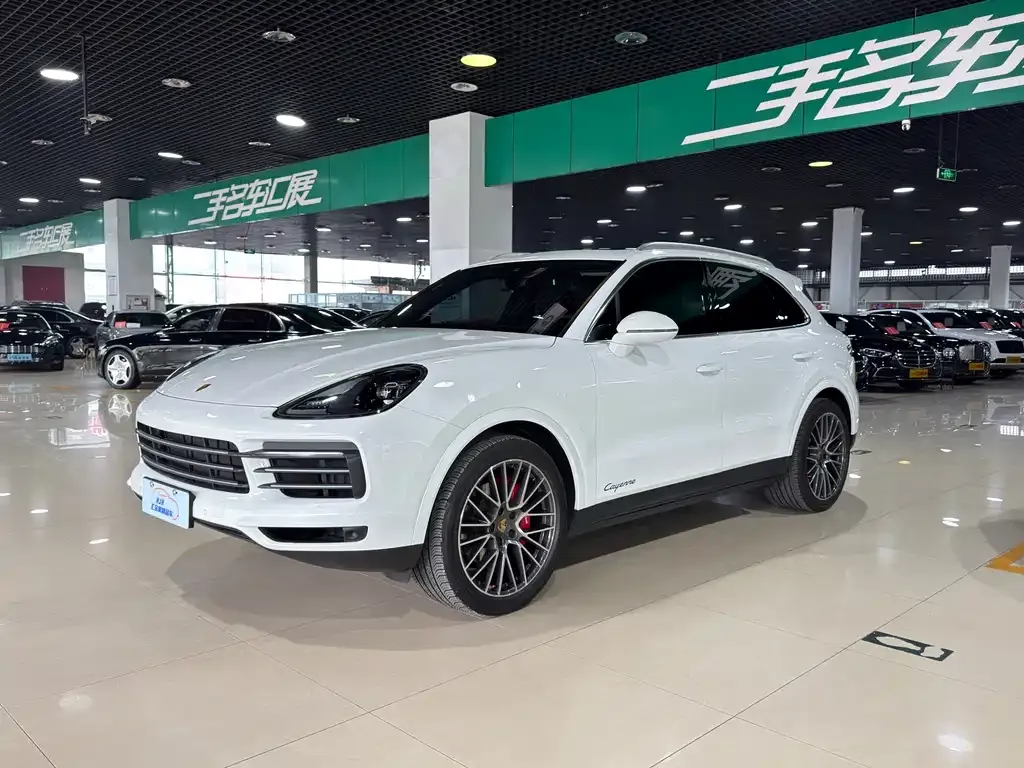 Porsche Cayenne — фото 1