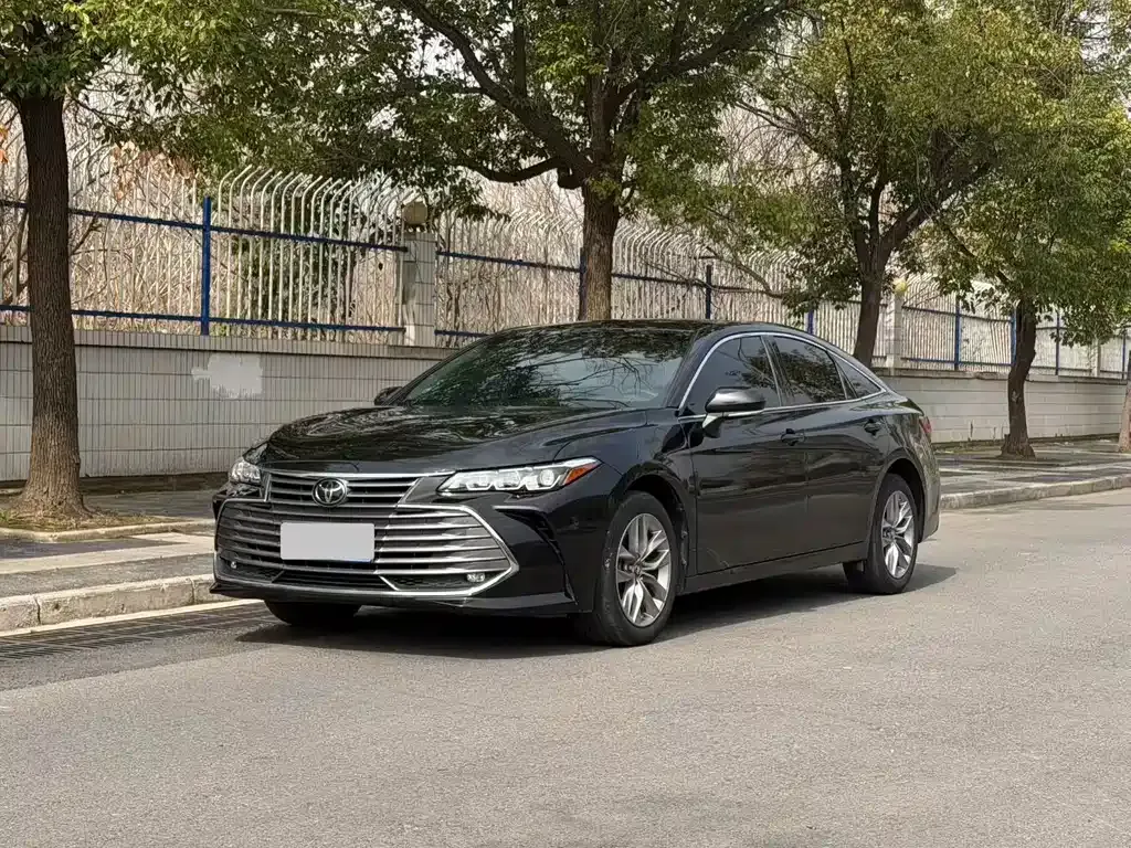 Toyota Avalon — фото 1