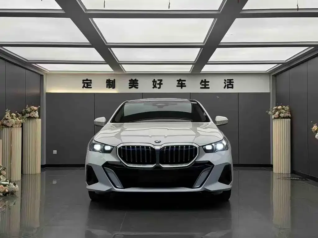 BMW 5 Series — фото 2