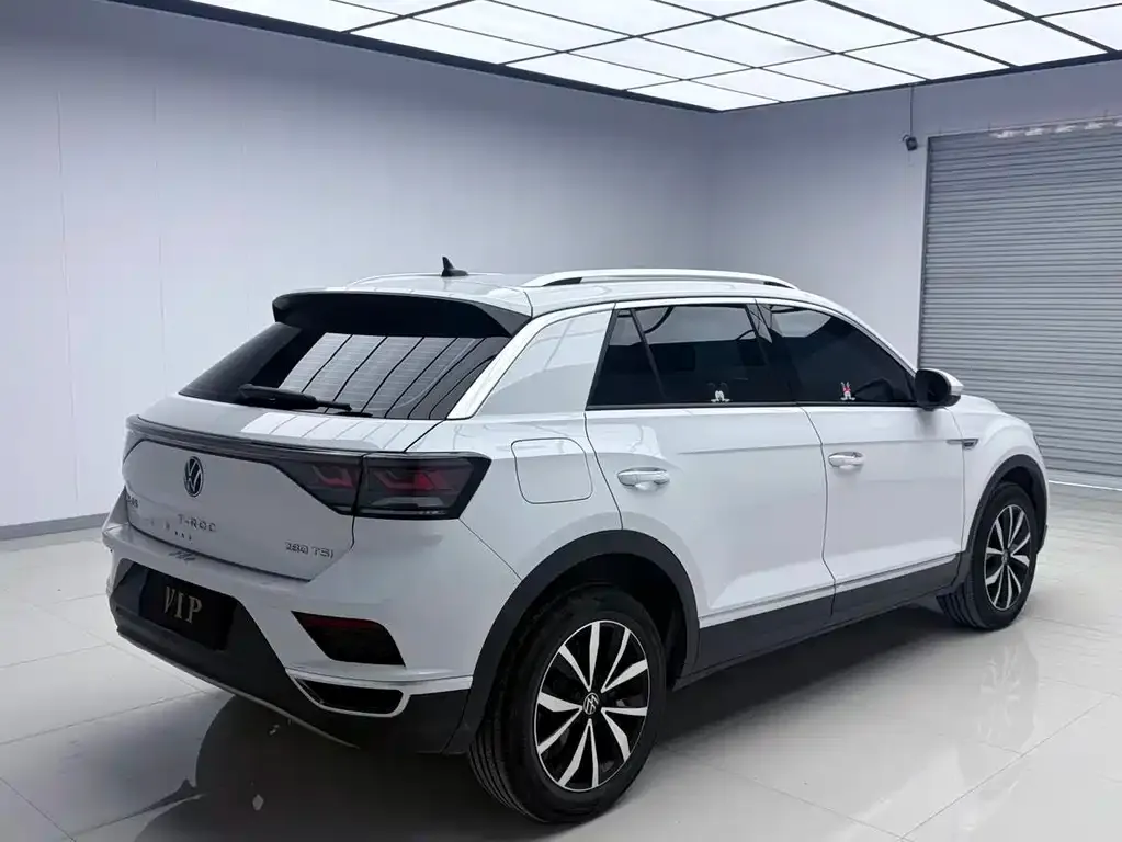 Volkswagen T-Roc — фото 9