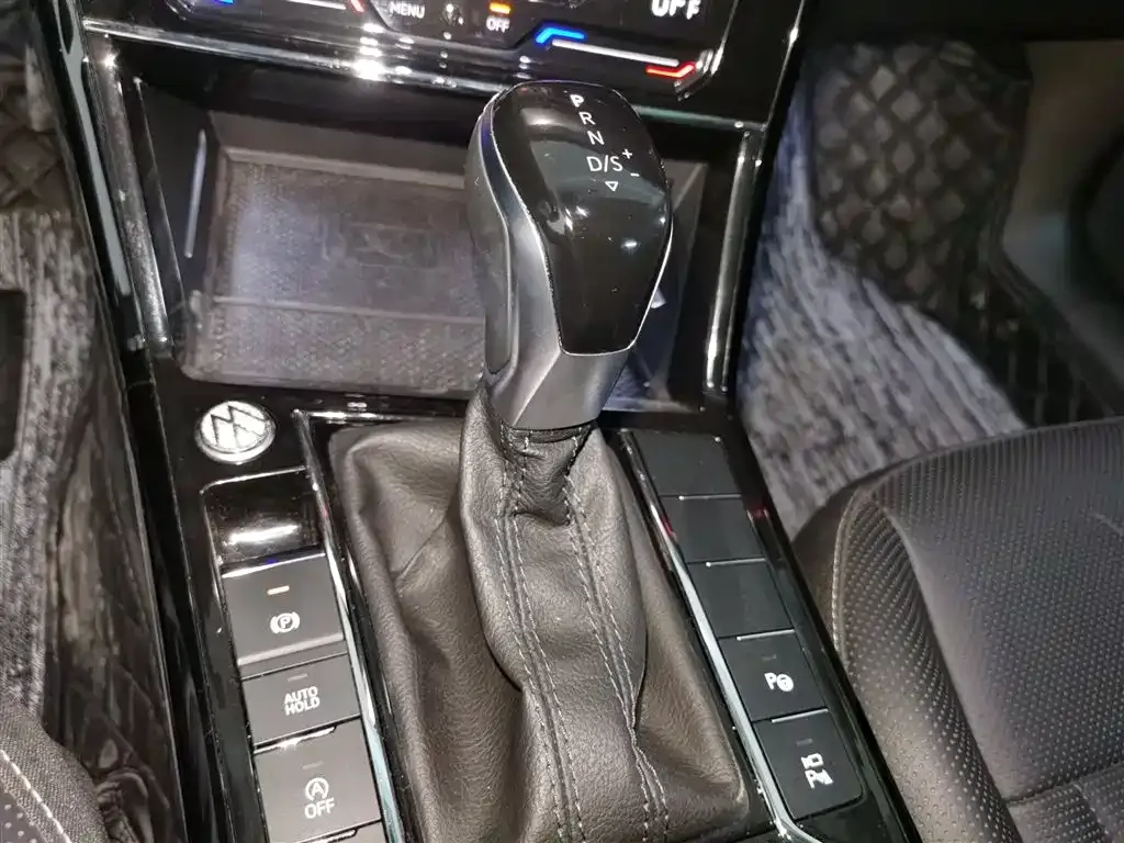 Volkswagen Passat — фото 10