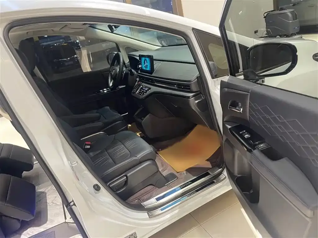 Honda Elysion 2025 из CN, фото 4