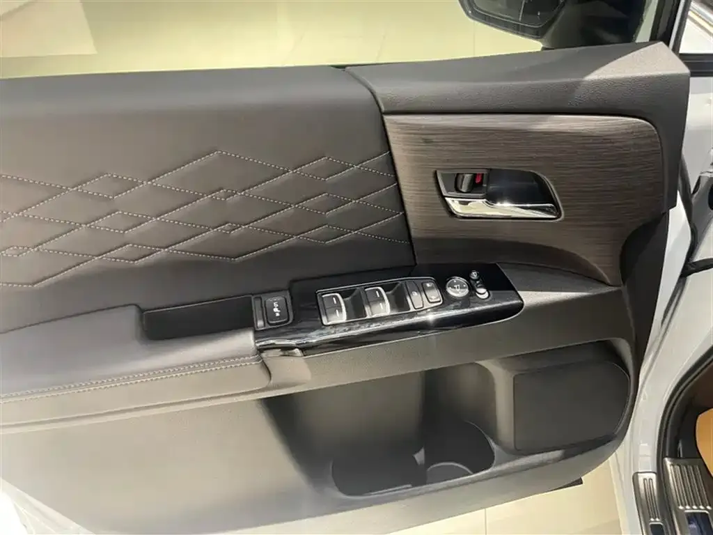 Honda Elysion 2025 из CN, фото 6