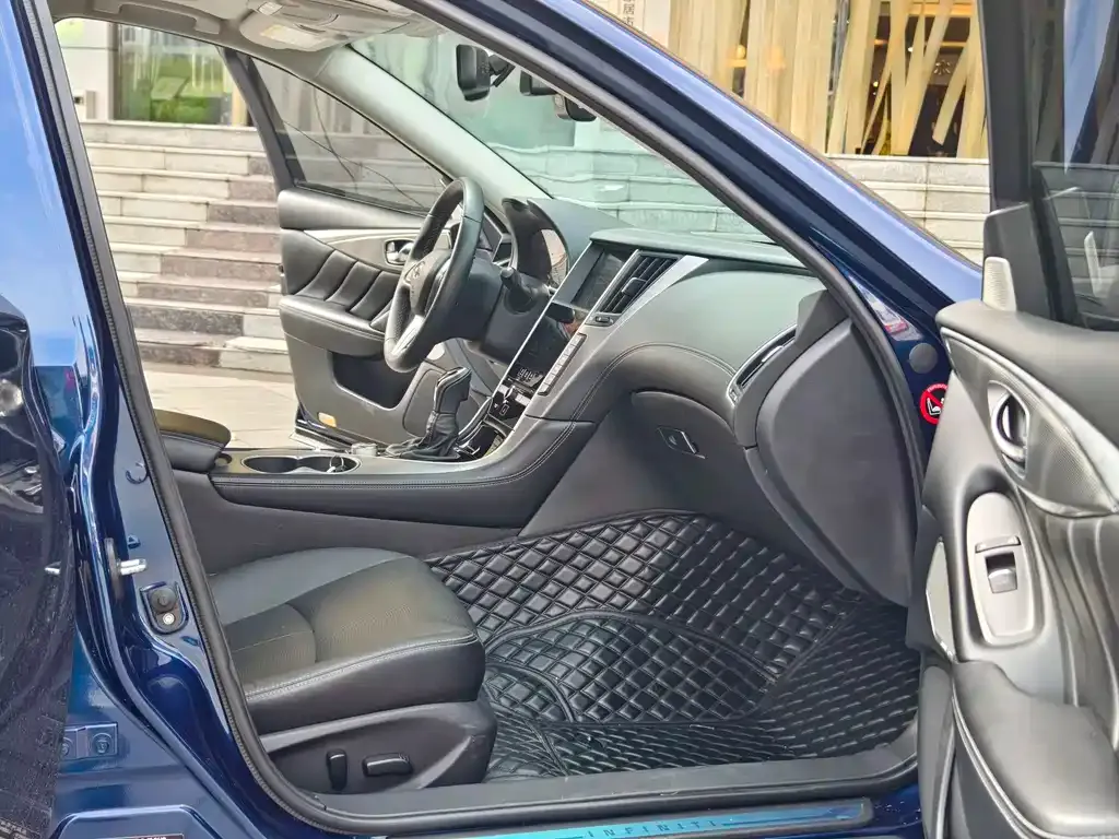 Infiniti Q50L 2023 из CN, фото 2