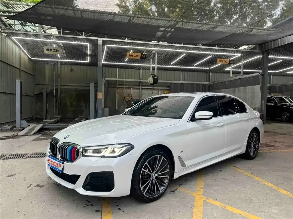 BMW 5 Series — фото 1