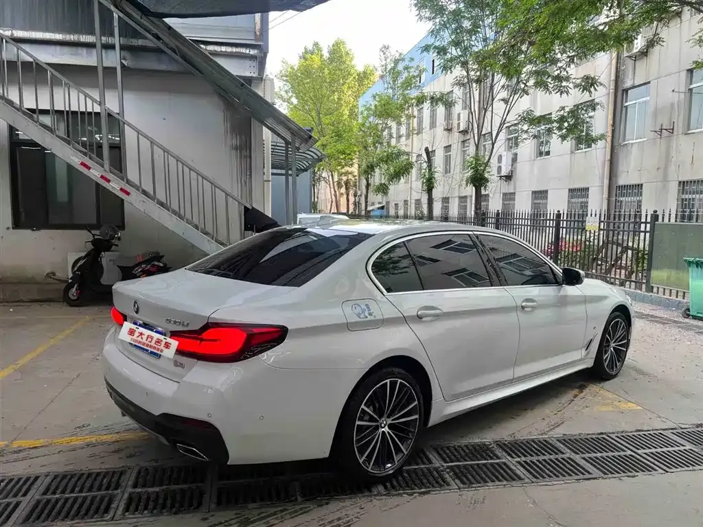 BMW 5 Series — фото 4