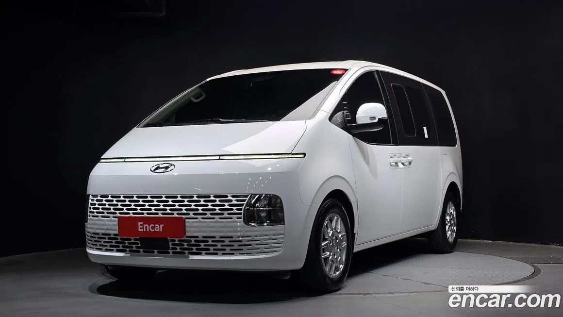 Hyundai Staria — фото 1