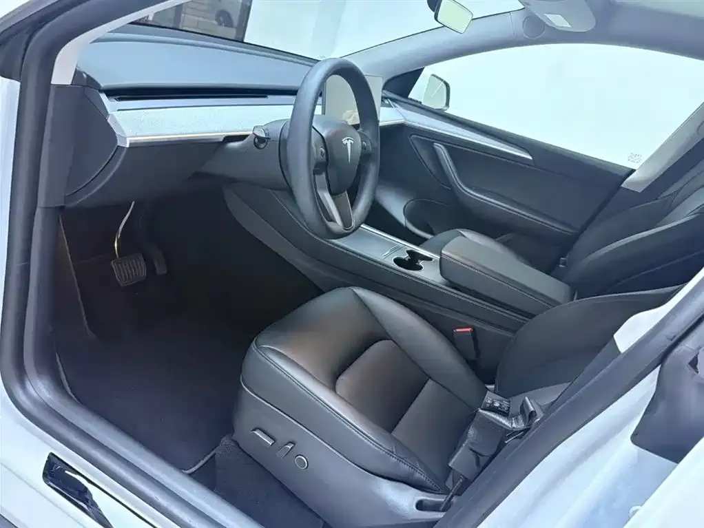 Tesla Model Y — фото 6