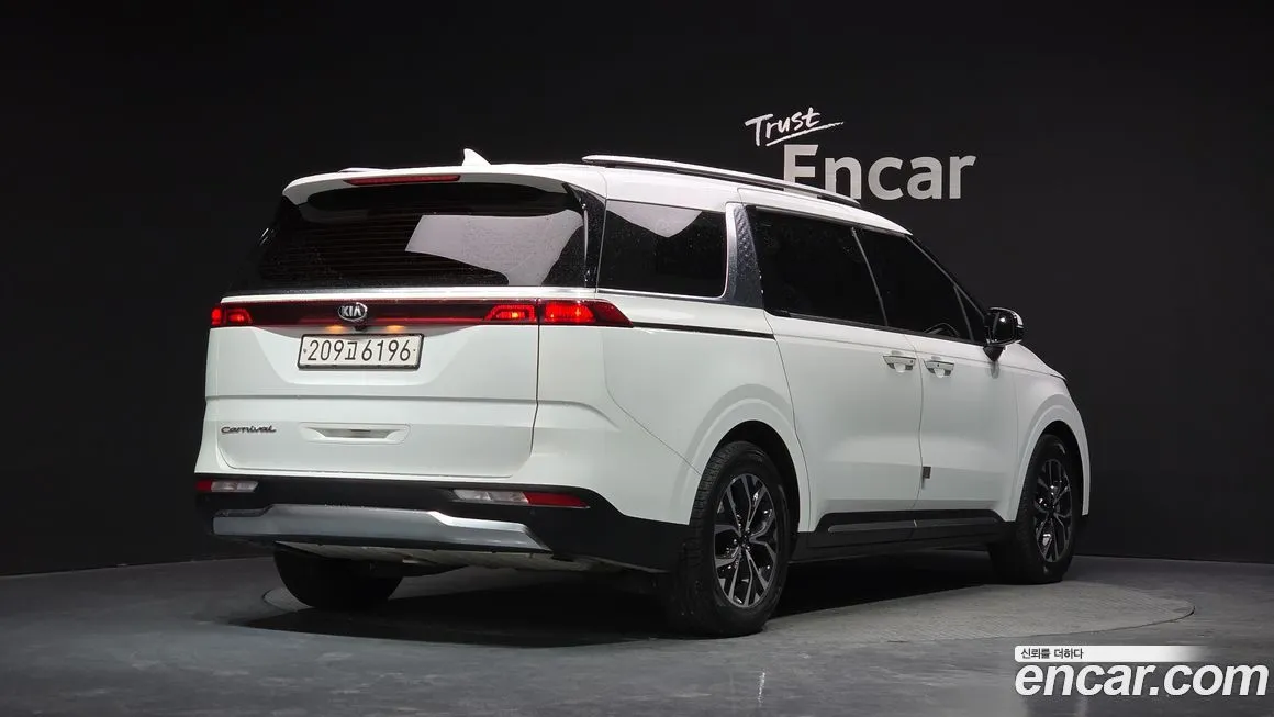 Kia Carnival — фото 4