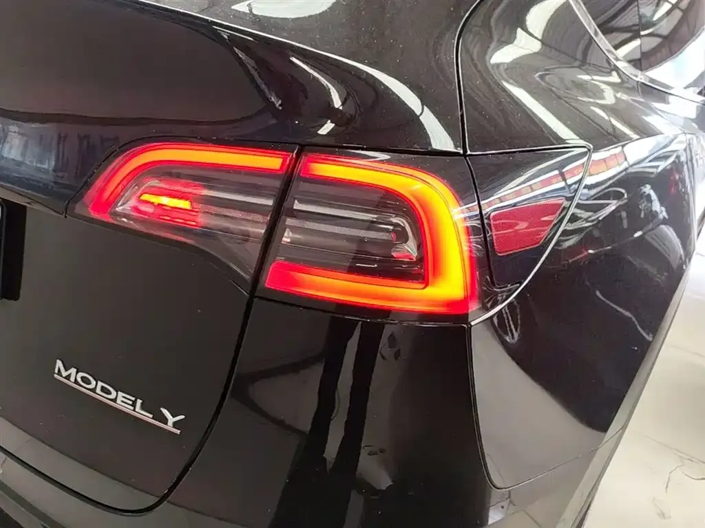 Tesla Model Y 2024 из CN, фото 2