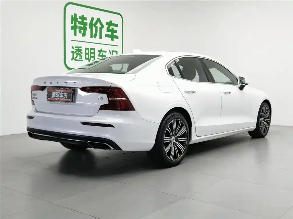 Volvo S60 2021 из CN, фото 4