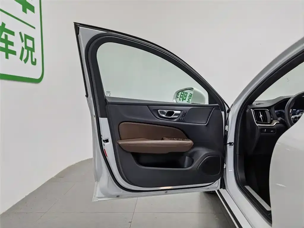Volvo S60 2021 из CN, фото 2
