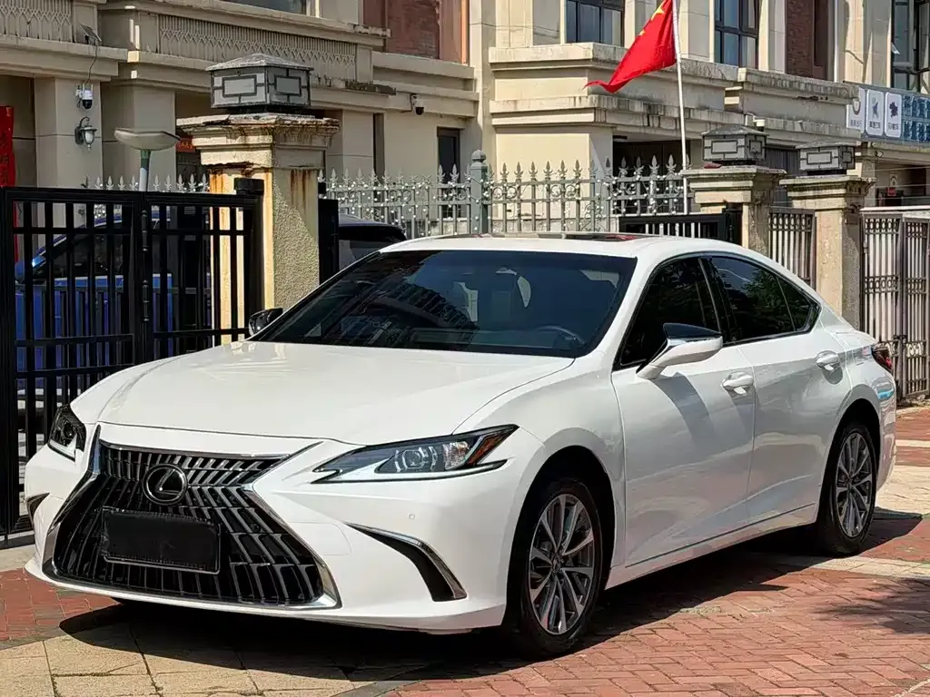 Lexus ES — фото 1