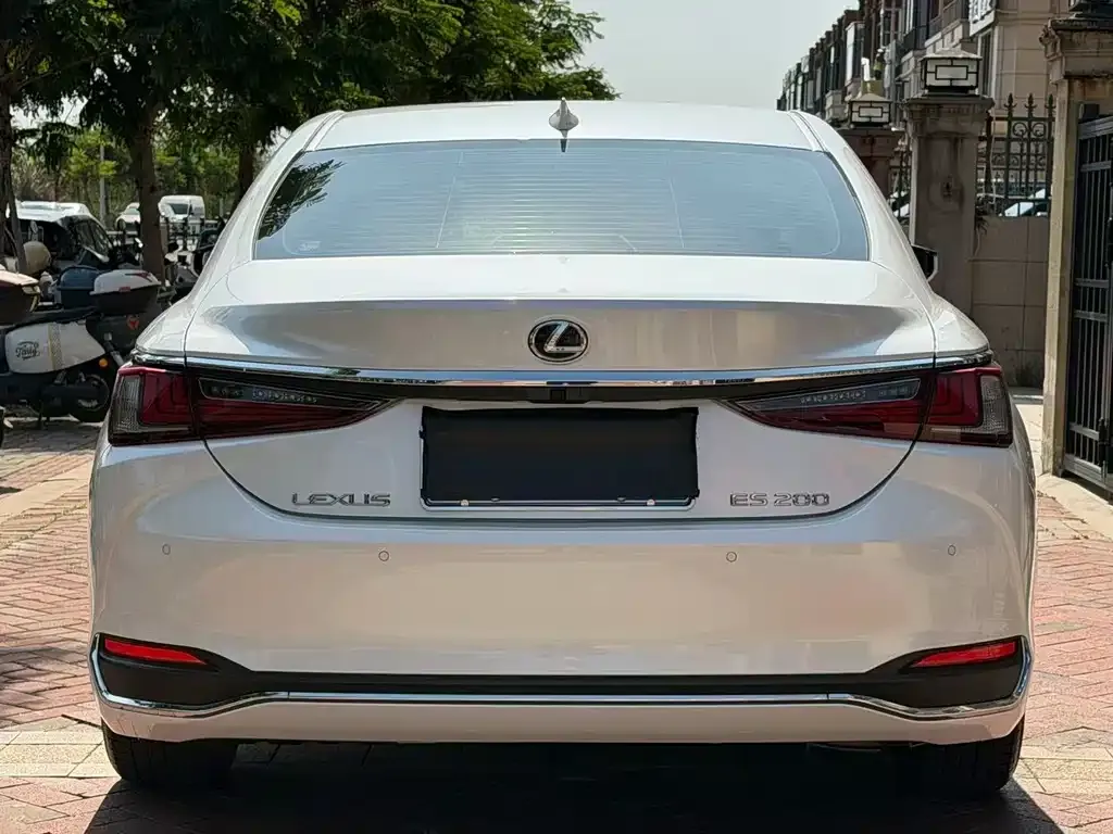 Lexus ES — фото 5