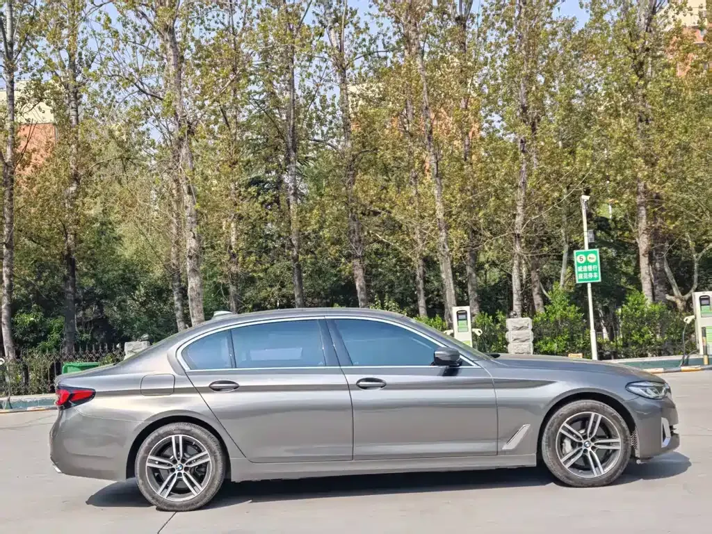 BMW 5 Series — фото 9