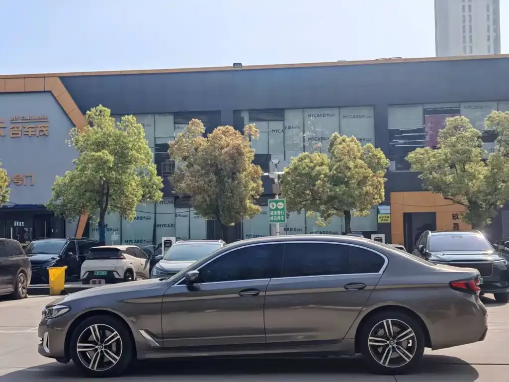BMW 5 Series — фото 10