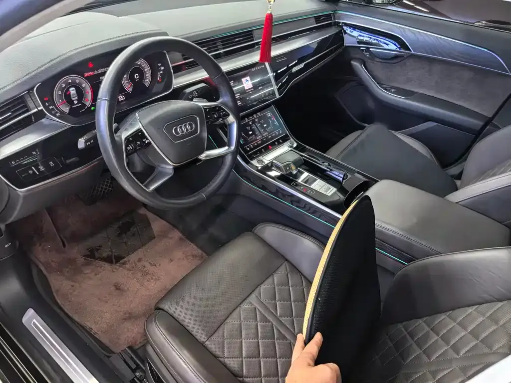Audi A8 — фото 5