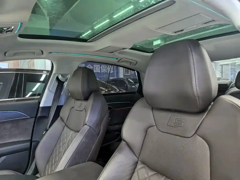 Audi A8 — фото 8