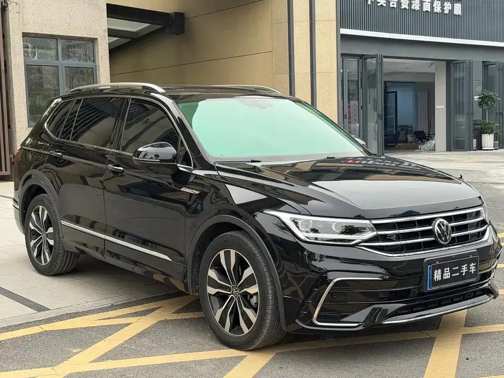 Volkswagen Tiguan L — фото 10