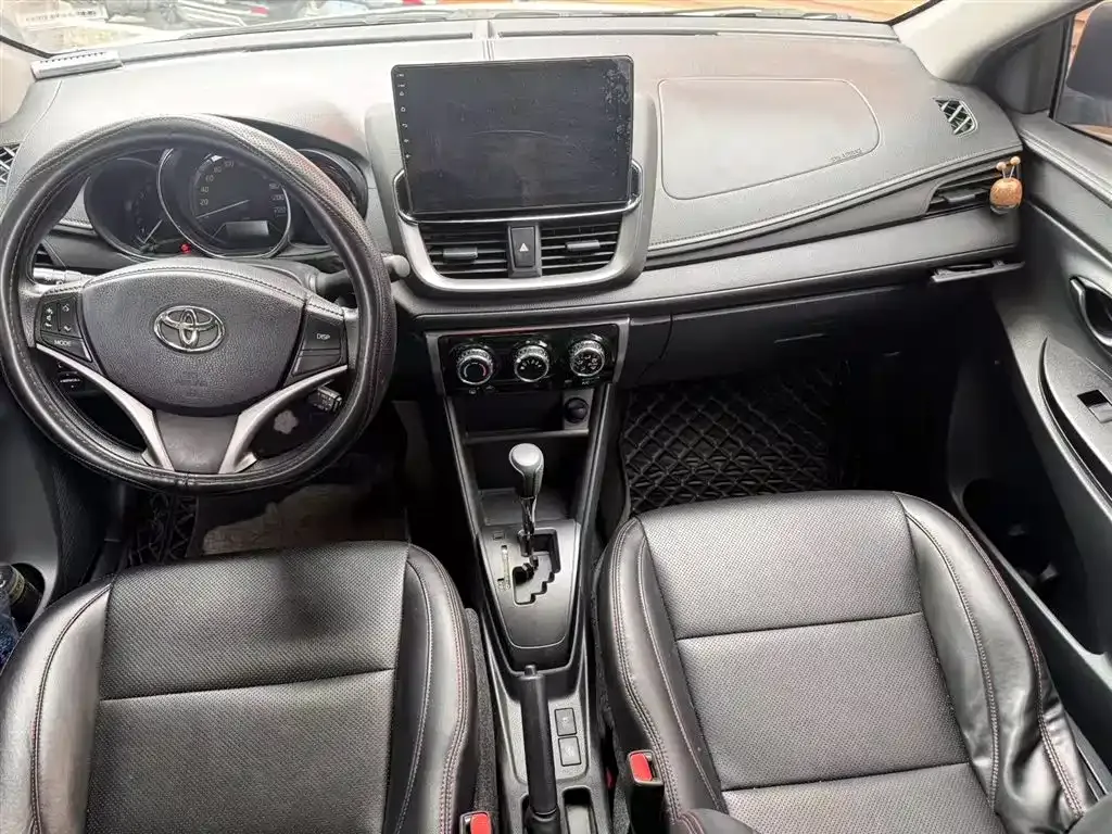 Toyota Yaris L — фото 3