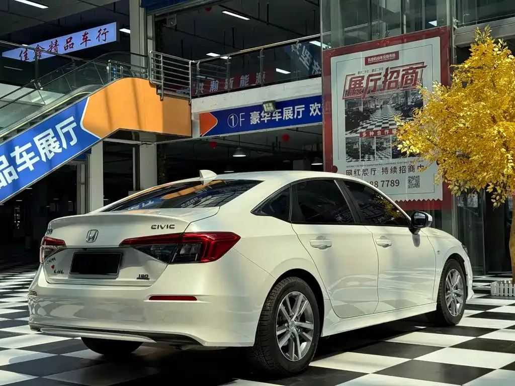 Honda Civic 2023 из CN, фото 3