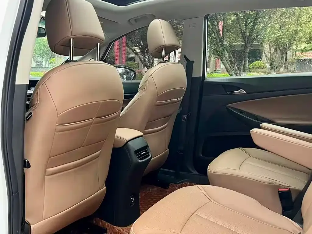 Buick GL6 2023 из CN, фото 2