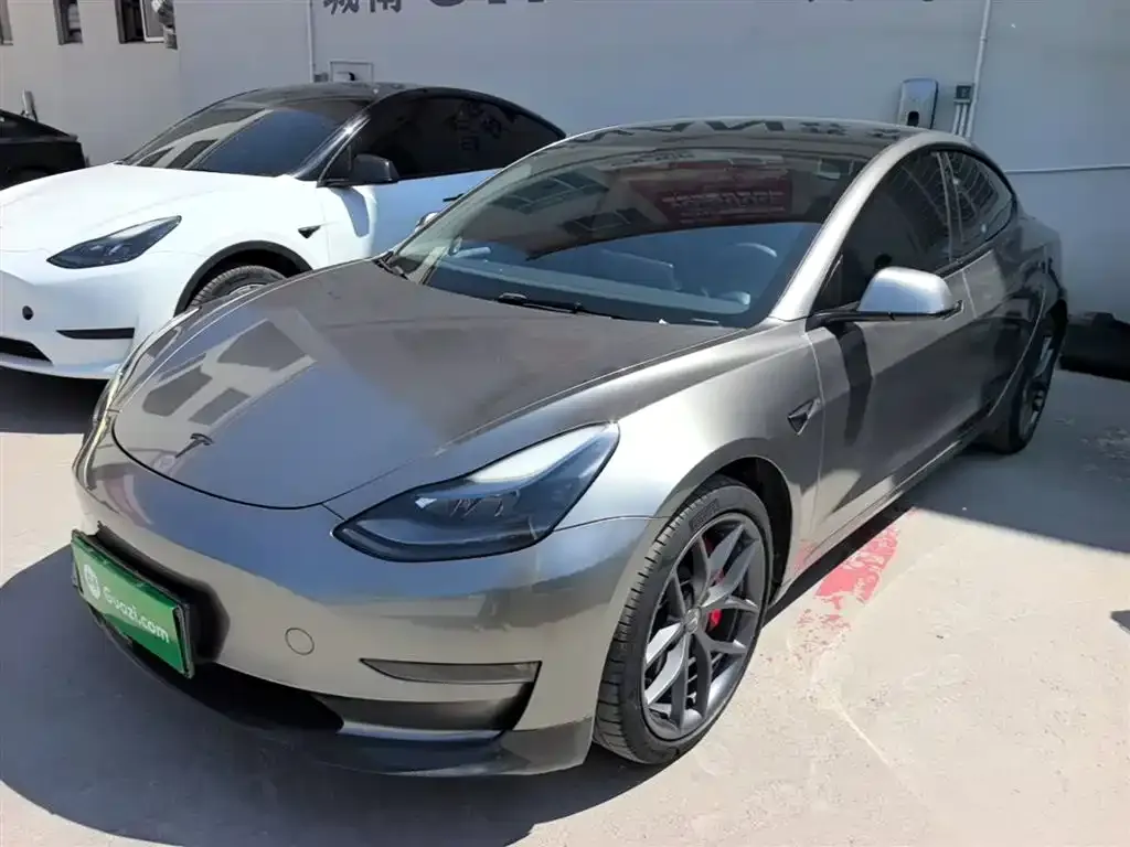 Tesla Model 3 — фото 1