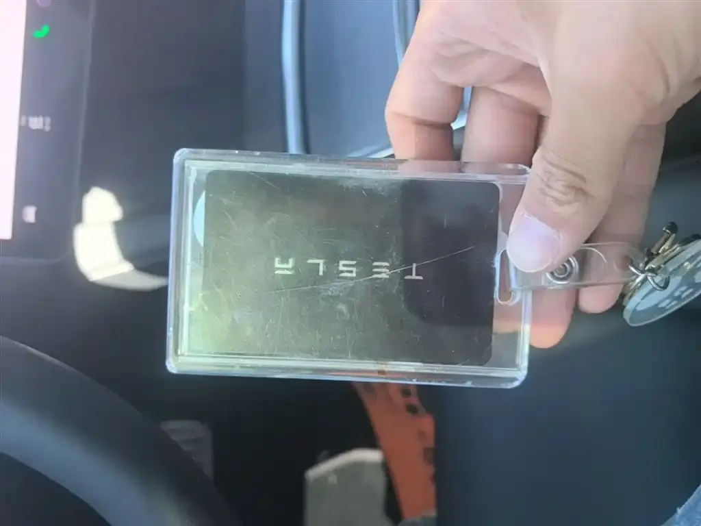 Tesla Model 3 — фото 2