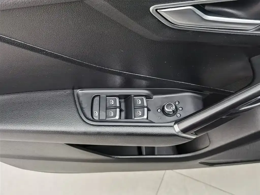 Audi Q2L 2021 из CN, фото 4