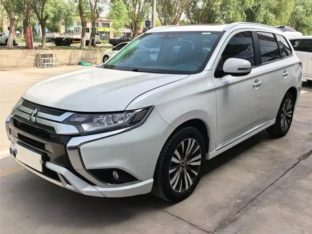 Mitsubishi Outlander 2022 из CN, фото 1