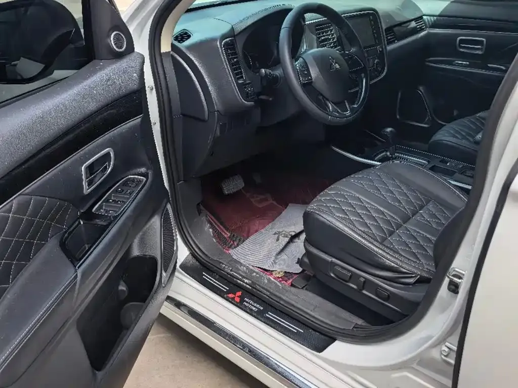 Mitsubishi Outlander 2022 из CN, фото 5