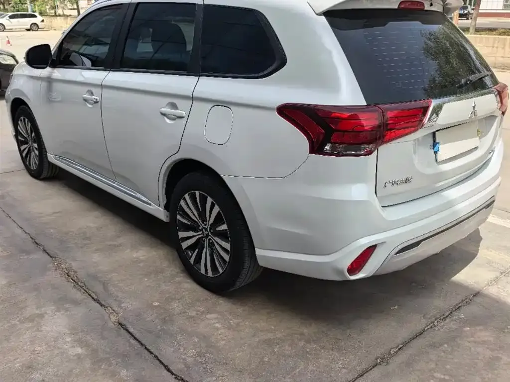 Mitsubishi Outlander 2022 из CN, фото 4