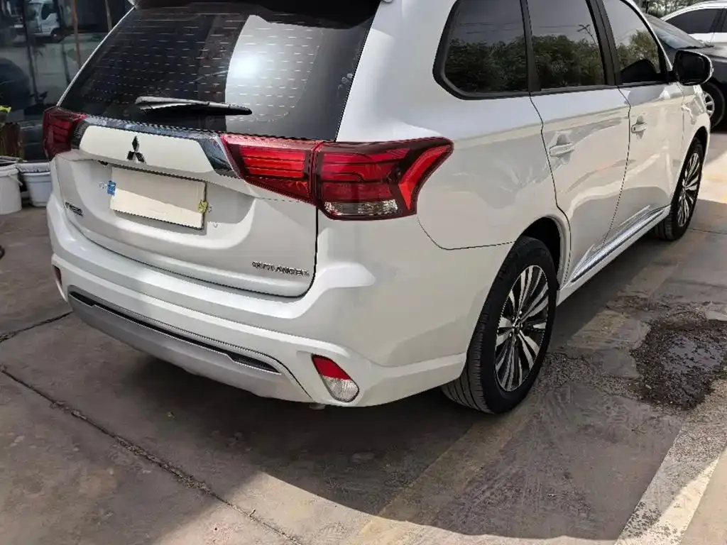Mitsubishi Outlander 2022 из CN, фото 2