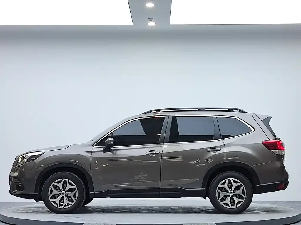 Subaru Forester — фото 7