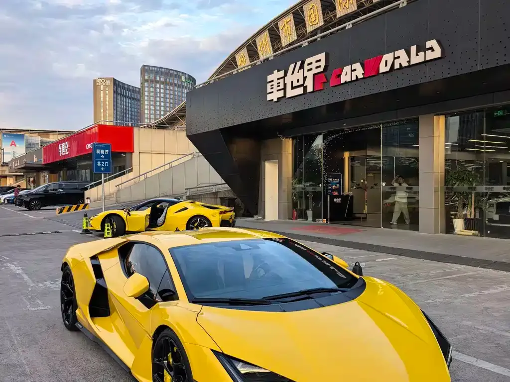 Lamborghini Revuelto