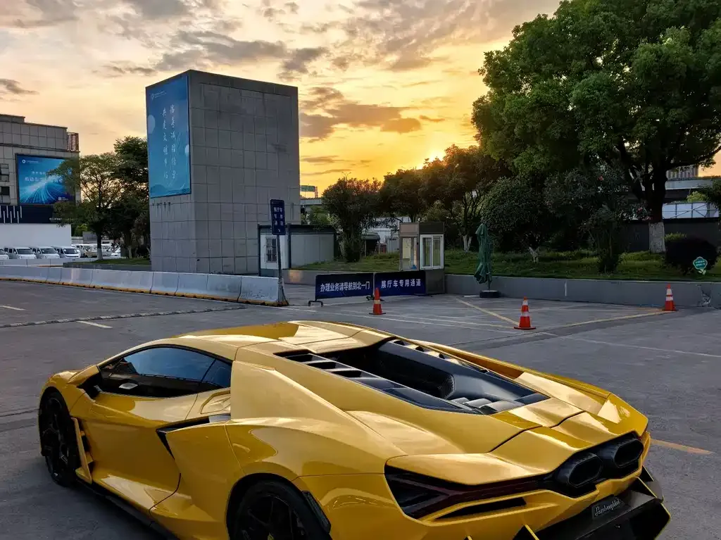 Lamborghini Revuelto 2025 из CN, фото 3