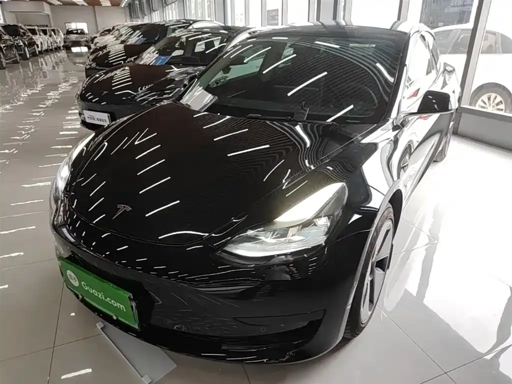 Tesla Model 3 — фото 1