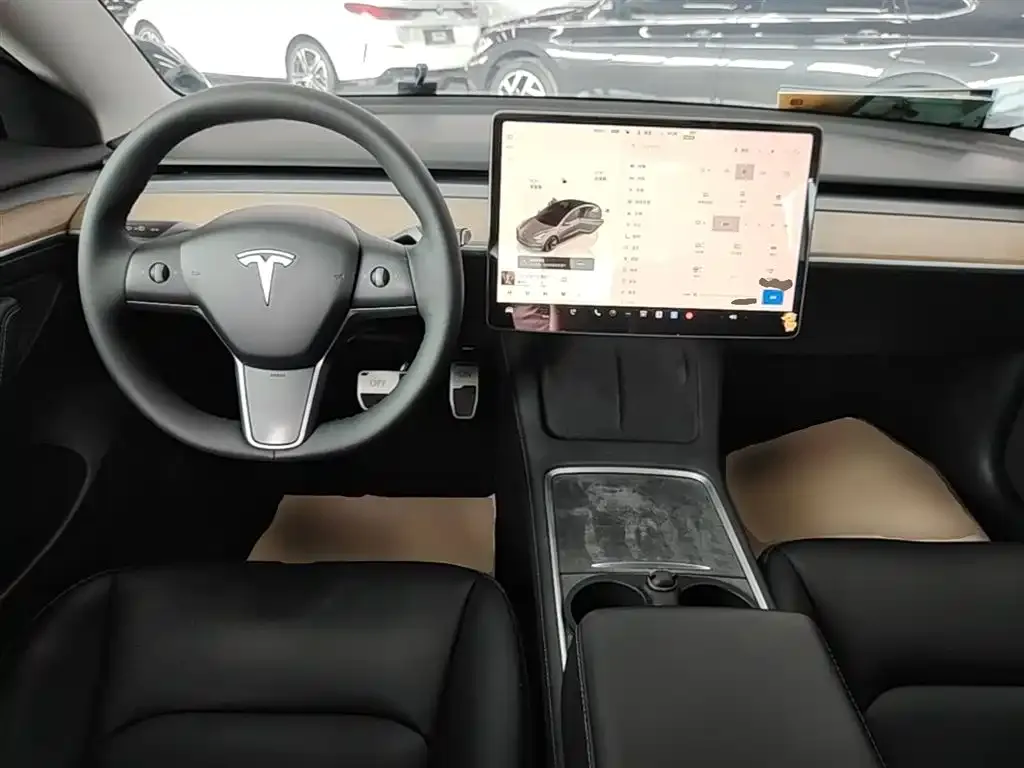Tesla Model 3 — фото 9