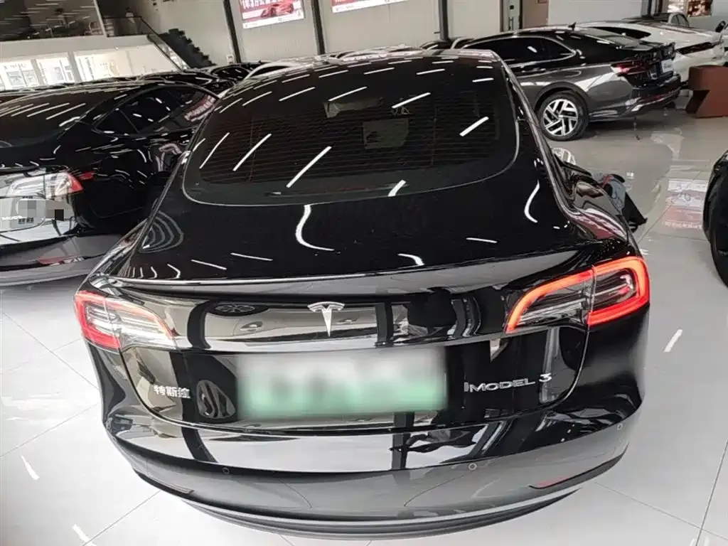 Tesla Model 3 — фото 10