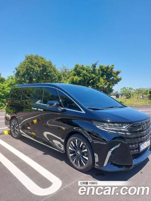 Toyota Alphard — фото 1