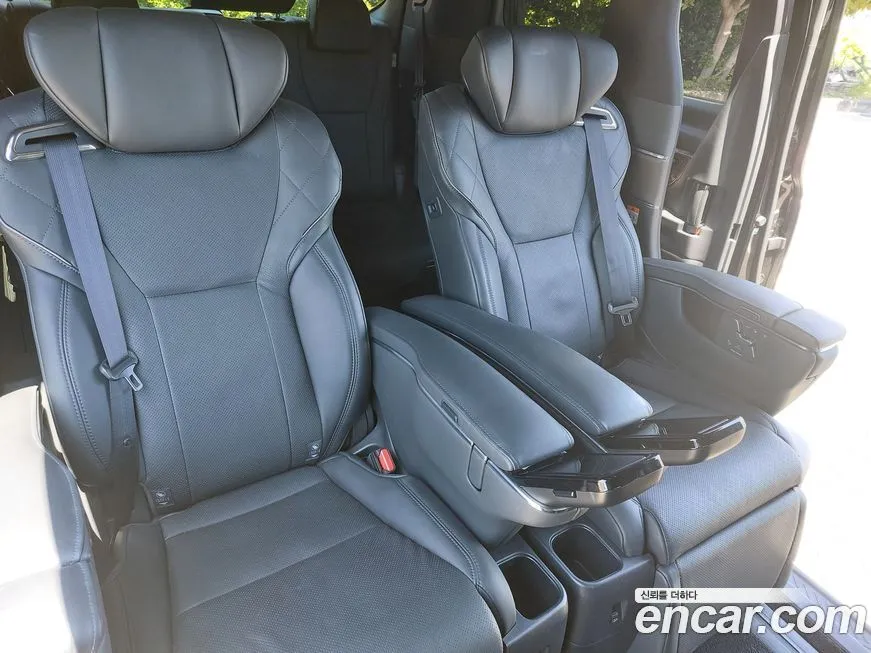Toyota Alphard — фото 4
