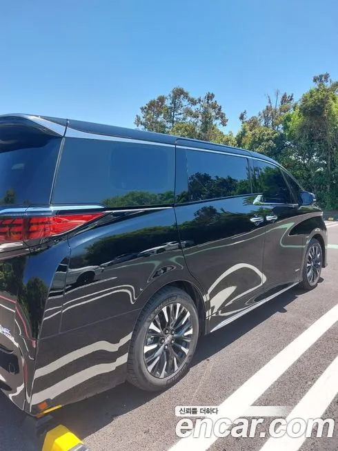 Toyota Alphard — фото 9