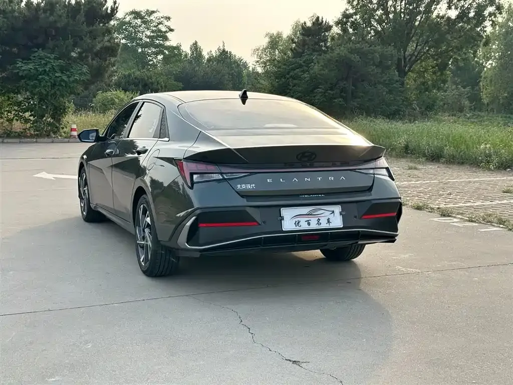 Hyundai Elantra — фото 2